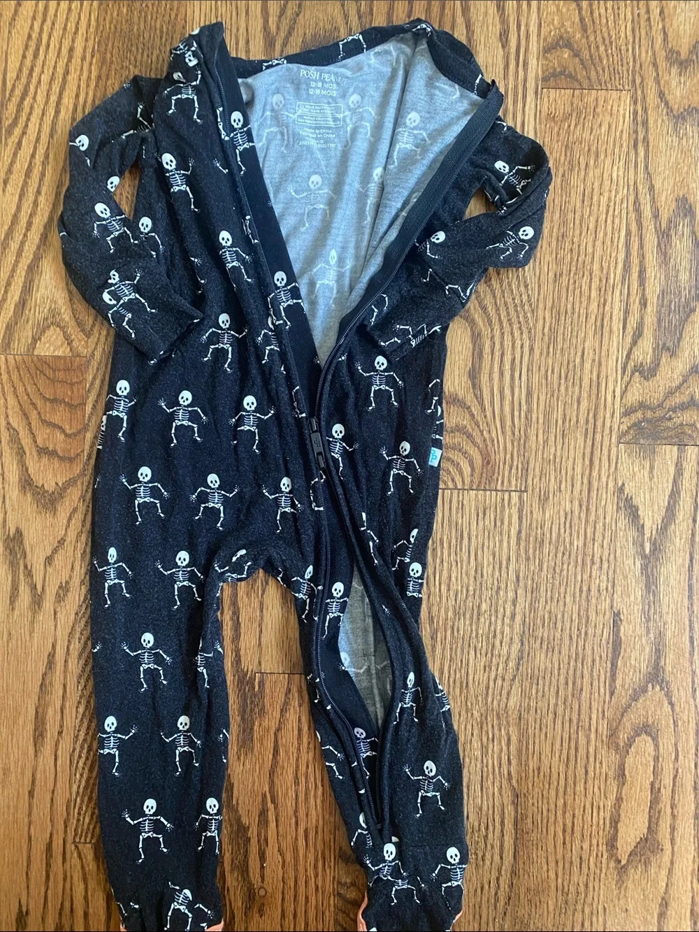Posh Peanut UNISEX Dancing Skelly Skeleton print footie, size 12-18 months.